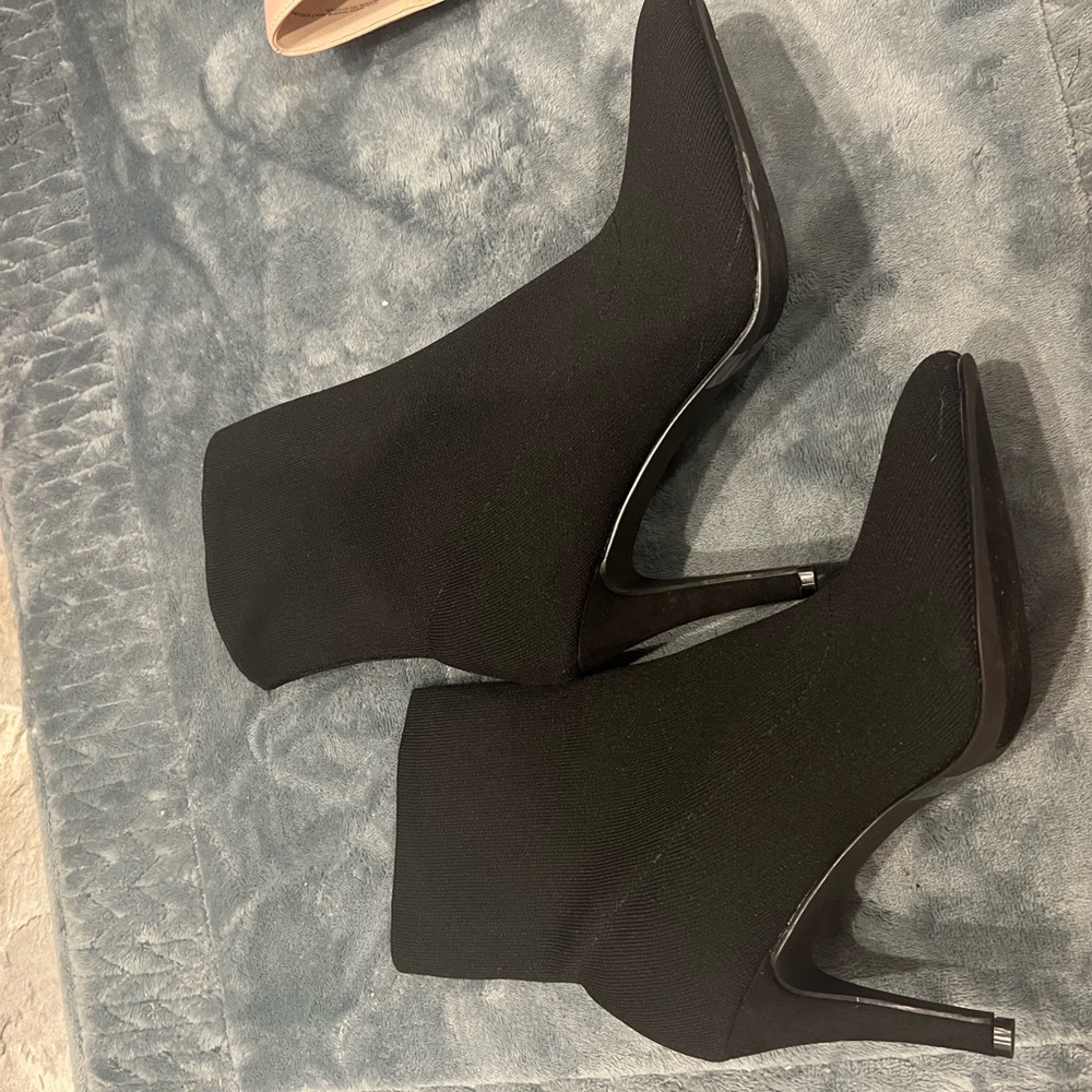 Short Black heel boots